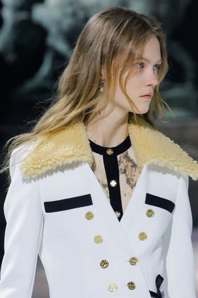 Look 60